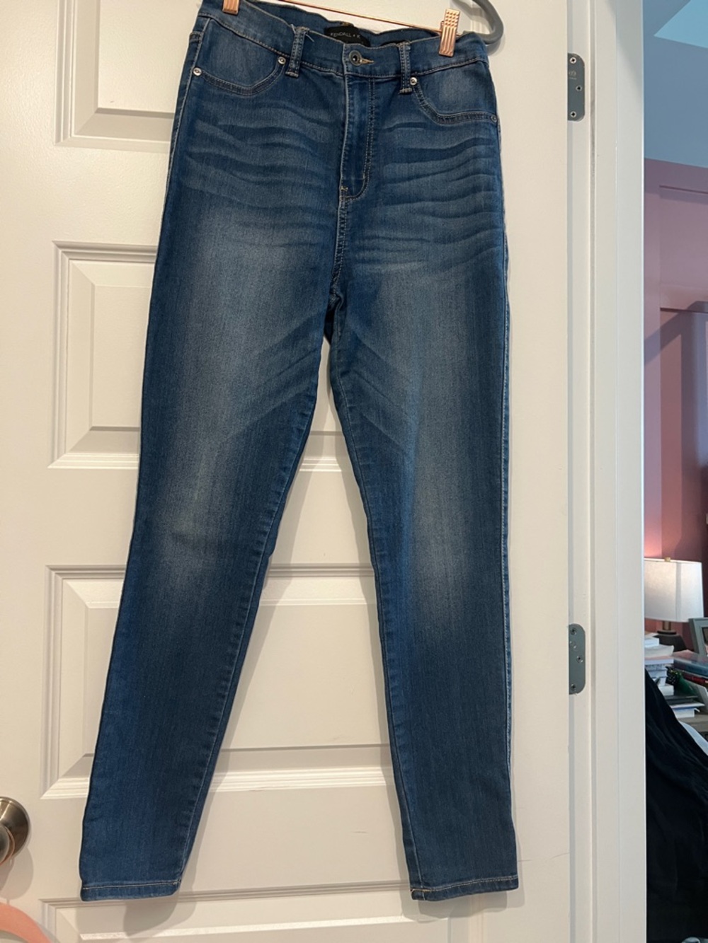 Kendall & Kylie Mid-Rise Skinny Jeans in Dark Blue Wash